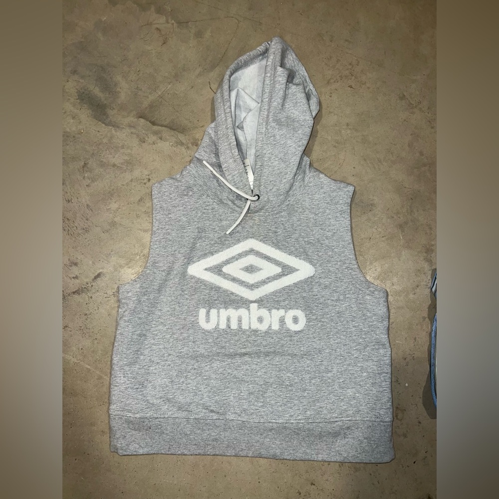 Sleeveless crop hoodie